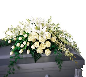 tabut üstü çelenk cenazeye cenaze çiçeği çiçek siparişi 